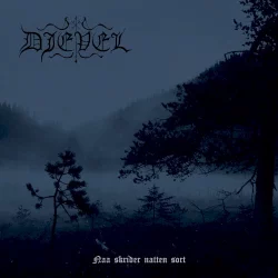Naa skrider natten sort